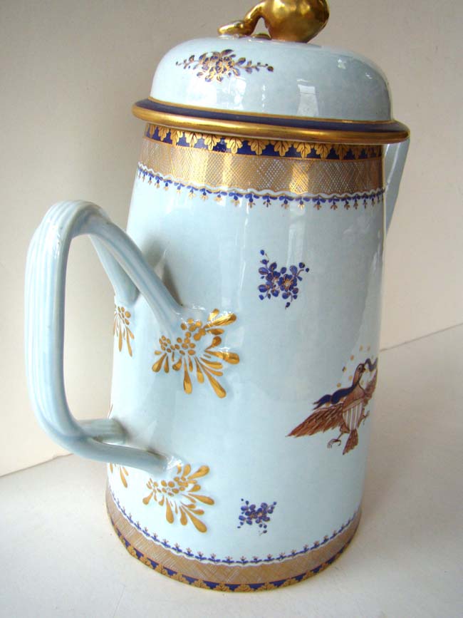 A wonderful Chinese export porcelain "Federal style" Coffee Pot by Mottahedeh circa 1970 — image 2